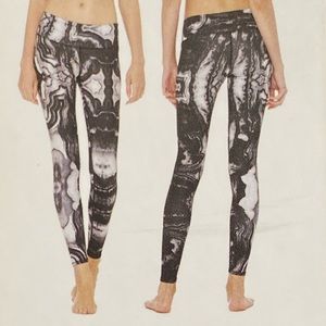 Yoga Shape Up Tech Lift Airbrush Legging Mineral Print